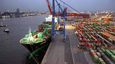 Hamburger Märkte: Der Hamburger Hafen ist Umschlagplatz für Waren aus aller Welt.