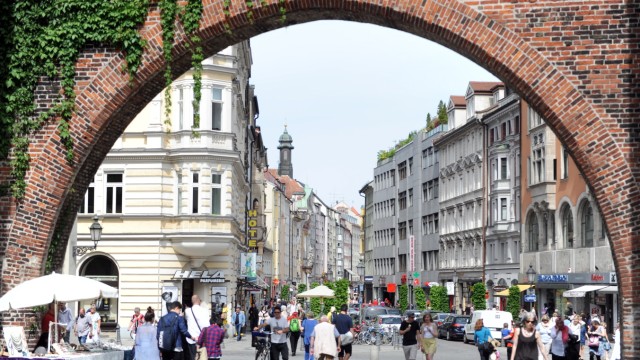 Wandel der Sendlinger Straße: Tor zur Altstadt: Schon jetzt lockt die Sendlinger Straße Tausende Passanten an. Sie soll nun komplett zur Fußgängerzone werden.