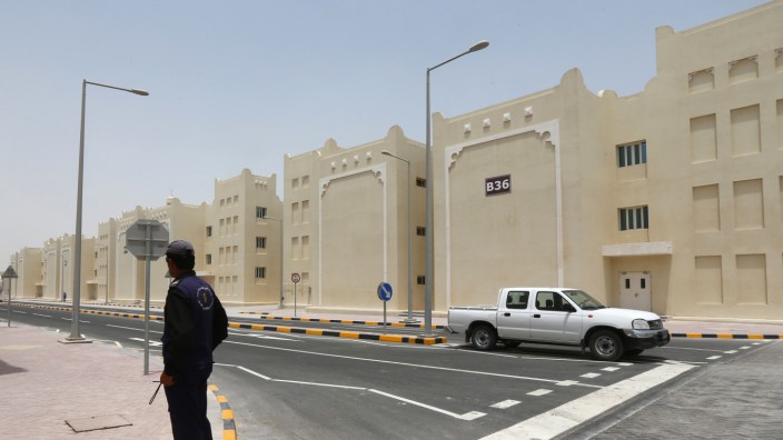 Golf-Staaten: Kein Gefängnis: Hier sollen demnächst 75 000 Gastarbeiter untergebracht werden. Ob Journalisten dann noch in den Komplex dürfen, bleibt abzuwarten.