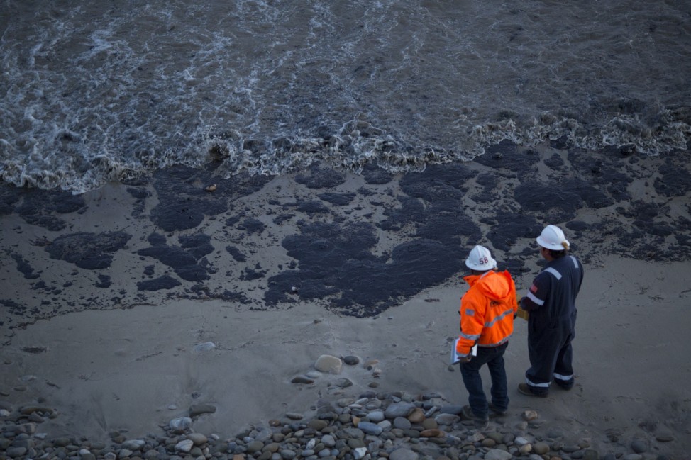 Ruptured Pipeline Spills Oil Along Santa Barbara Coast