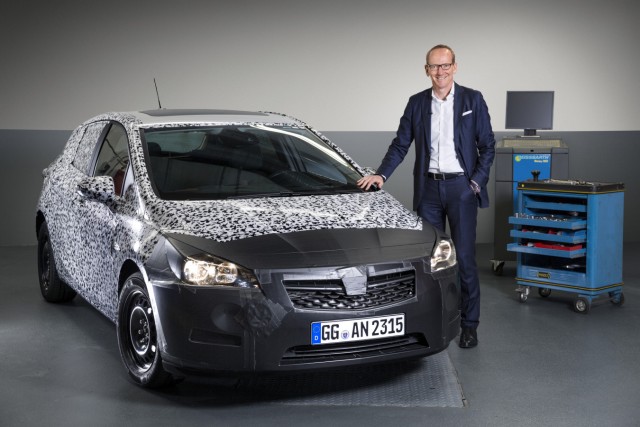 Opel Group-Chef Dr. Neumann kündigt den brandneuen Astra an