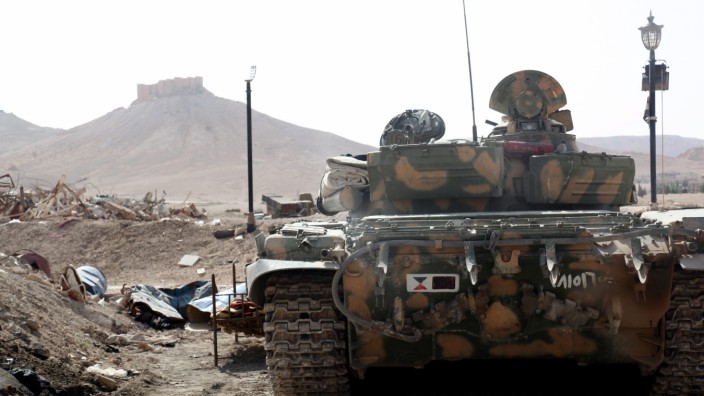 Syrian troops pushed back Islamic State militants from Palmyra