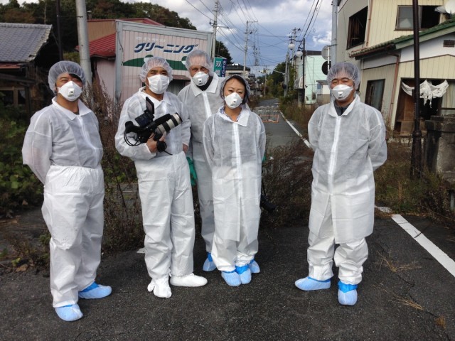 Dreharbeiten in Fukushima, Regisseur Patrick Hörl (Mitte)