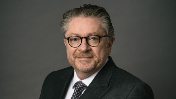 Portrait von Prof. Dr. Götzl