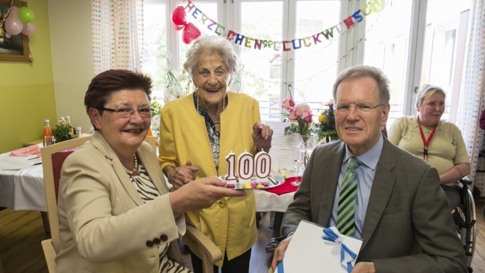 Gratulation 100 Jahre Frieda Herrman