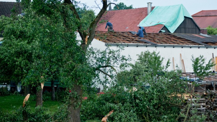 Windhose beschädigt Häuser in der Oberpfalz