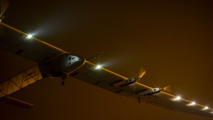 Schlechtes Wetter über dem Pazifik: Das Solarflugzeug "Solar Impulse 2"