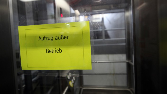 Bruck: Defekter Aufzug am S-Bahnhof