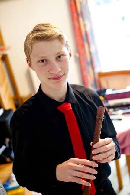 Ebersberg: Der 13-jährige Erik Kießig aus Hohenlinden spielt Blockflöte, Trompete und Gitarre.