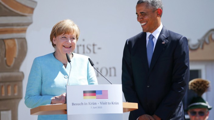 German Chancellor Merkel and U.S. President Obama prepare to make speeches after signing the guest book in Kruen