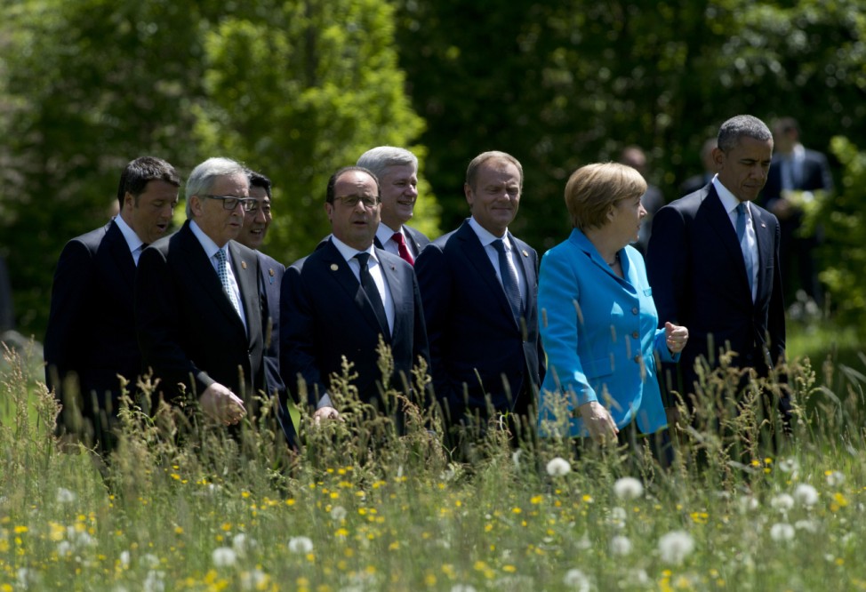 Matteo Renzi, Jean-claude Juncker; Shinzo Abe; Francois Hollande; Stephen Harper;Donald Tusk; Angela Merkel; Barack Obama