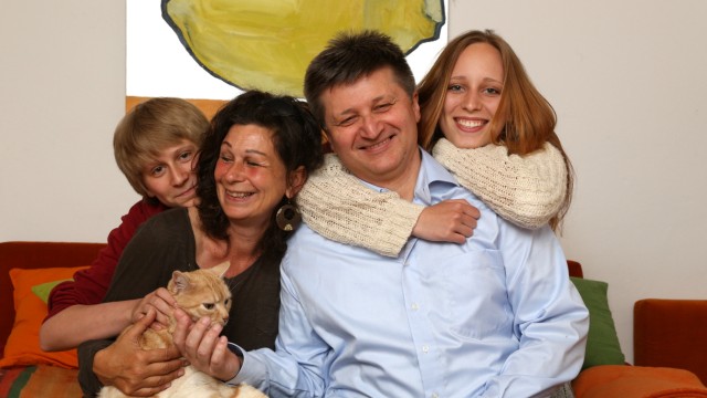 Münchner Mieter: Sie fühlen sich richtig wohl: Eva Wolf, Andreas Beil mit den beiden Kindern Leonie und Laurin - eine fröhliche Familie in ihrem neuem Zuhause.