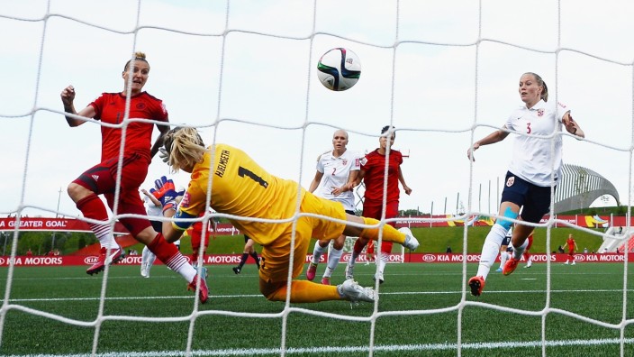 Germany v Norway: Group B - FIFA Women's World Cup 2015