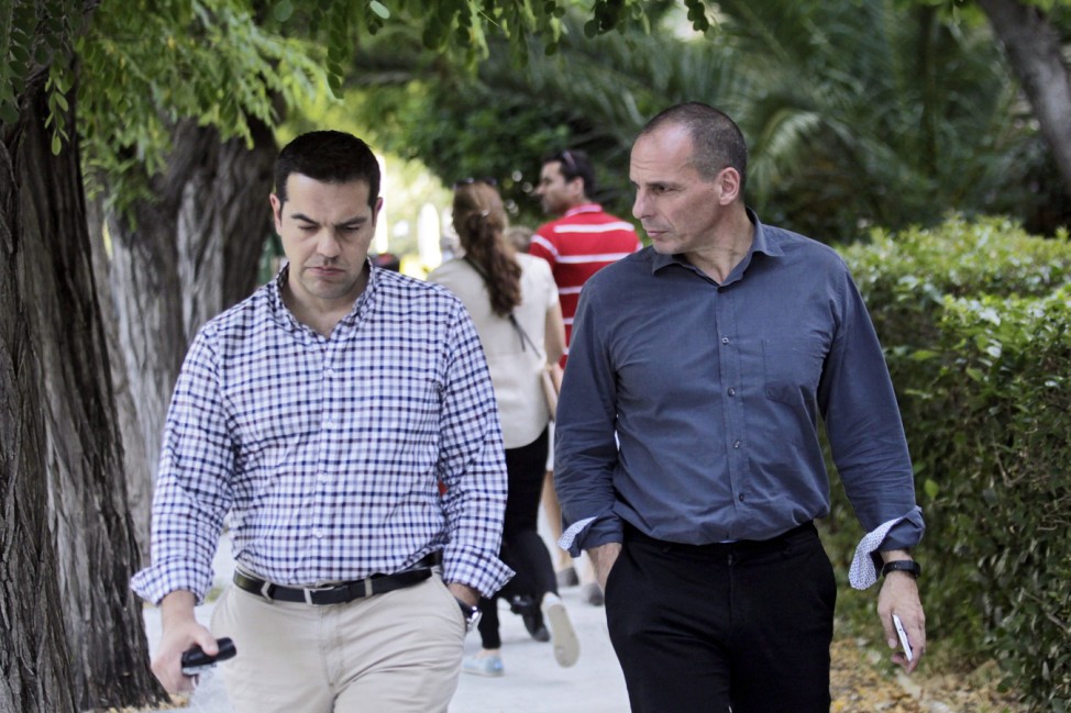 Greek Tsipras, Varoufakis walk in a park of Athens
