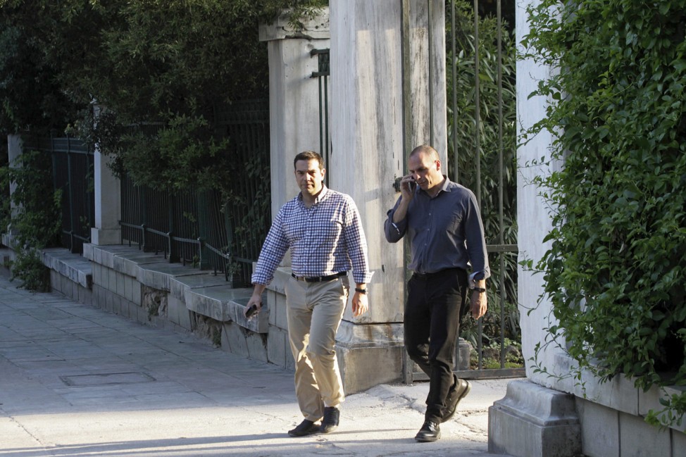 Greek Tsipras, Varoufakis walk in a park of Athens