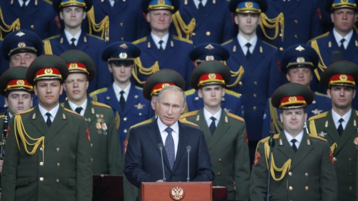 Russian President Vladimir Putin visits Army-2015 international m