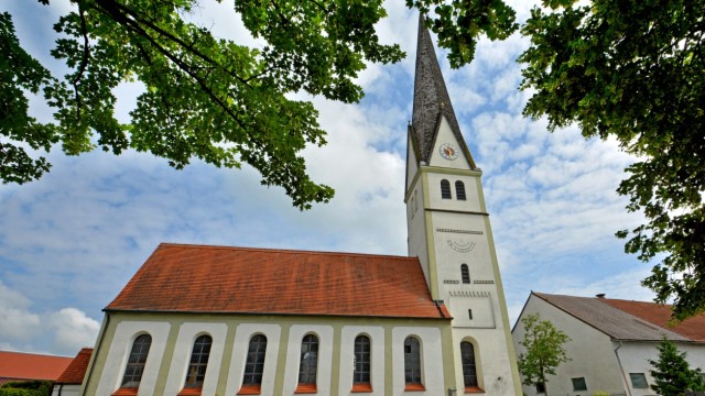Grunertshofen/Luttenwang: Die Kirchen Mariä Himmelfahrt in Luttenwang wurde im Jahr 755 erstmals erwähnt.