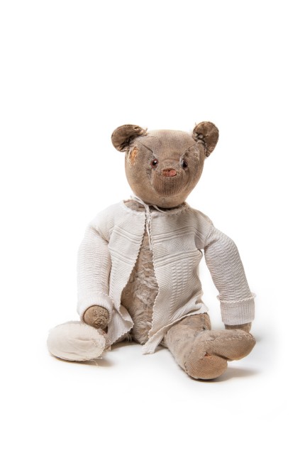 Vertreibung: Teddybär von 1935, überlebte Flucht, Vertreibung und sechs Umzüge.