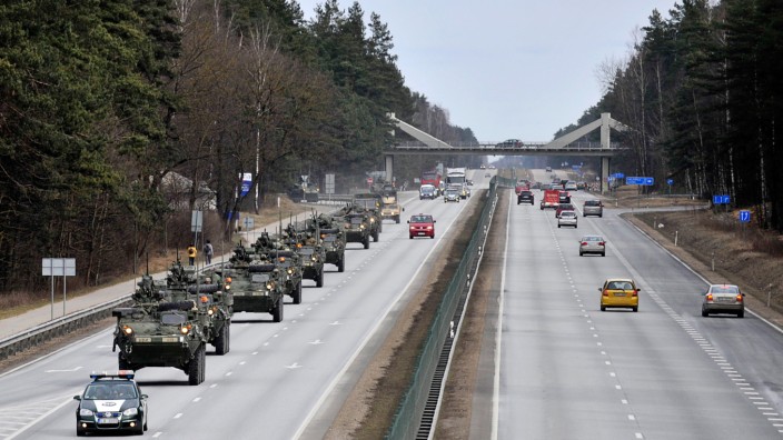 Krieg in der Ukraine: Amerikanische Militärfahrzeuge auf dem Weg zu einer Übung in Lettland im März 2015.