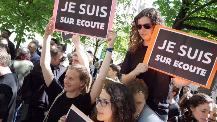 Frankreich: "Ich werde abgehört": Aktivisten machen gegen das Gesetz mobil. Doch die meisten Franzosen regt es kaum auf, wenn sie bespitzelt werden.