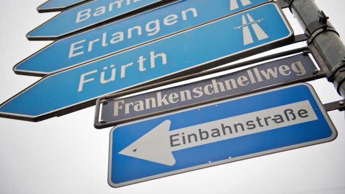 Mitten in Nürnberg: Dem Begriff "schnell" kommt im Zusammenhang mit der A 73 in mehrfacher Hinsicht eine eher beschönigende Bedeutung zu.