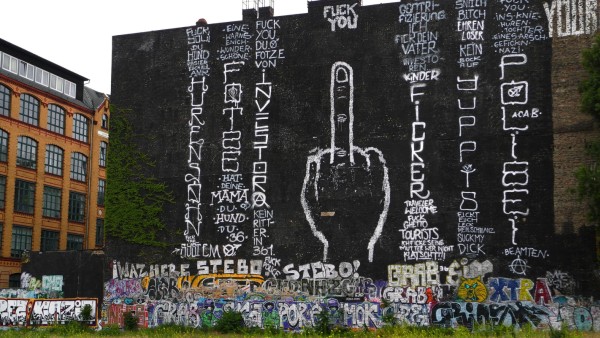Die Cuvry Brache ist beraeumt und gesichert Am 11 12 2014 waren beide grossen Wand Graffitis in ein