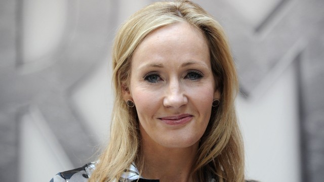 Harry Potter als Theaterstück: Zum Inhalt des "Harry Potter"-Theaterstückes will sich Autorin Joanne K. Rowling nicht äußern - mit den Büchern und den Filmrechten ist sie kürzlich Milliardärin geworden.
