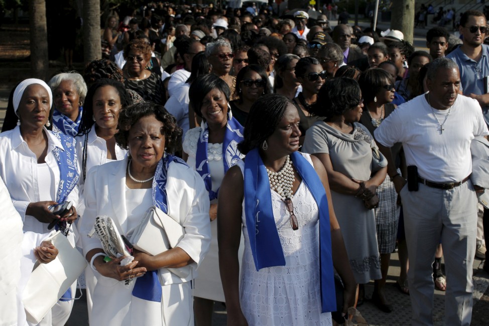 Members of the public line up for the funeral for the Reverend Clementa Pinckney in Charleston
