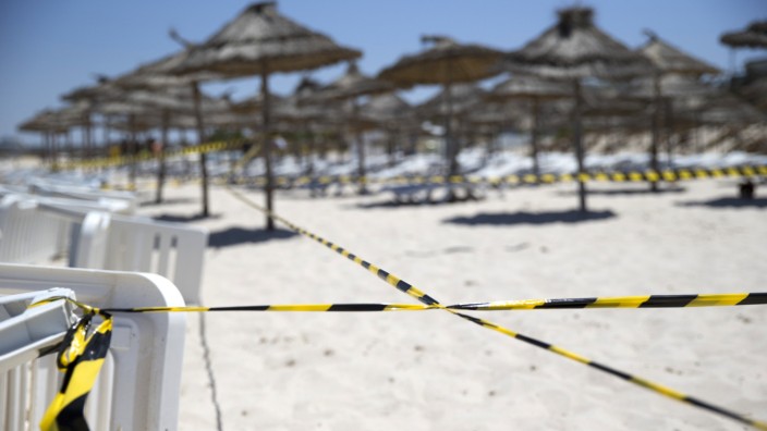 Nach IS-Angriff in Tunesien: Der verlassene Strand in Sousse, wo bei einem Anschlag mindestens 39 Menschen ums Leben kamen.