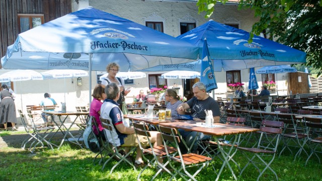 Serie "Wirtschaftswunder": Ein lauschiger Biergarten ist einer der Gründe, warum die Gäste gern zum Gasthof Hansch kommen.