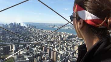 New York: Wo einst das WTC stand, sieht man von der Plattform des Empire State Buildings Rauchschwaden aufsteigen.
