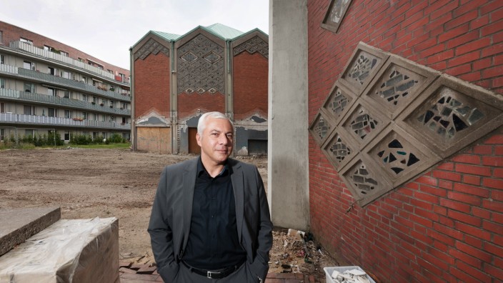 Hamburg: "Wir wollten keine Gefühle verletzen": Daniel Abdin, der Vorsitzende des Islamischen Zentrums Al-Nour, auf der Baustelle.