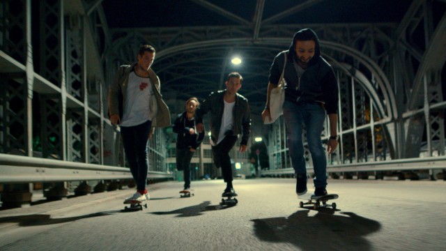 Kino: Auch die Hackerbrücke gehört zu den Skaterspots, die Jonas, Tom, Sergio und Pacel (v. li.) in "Nightsession" aufsuchen.