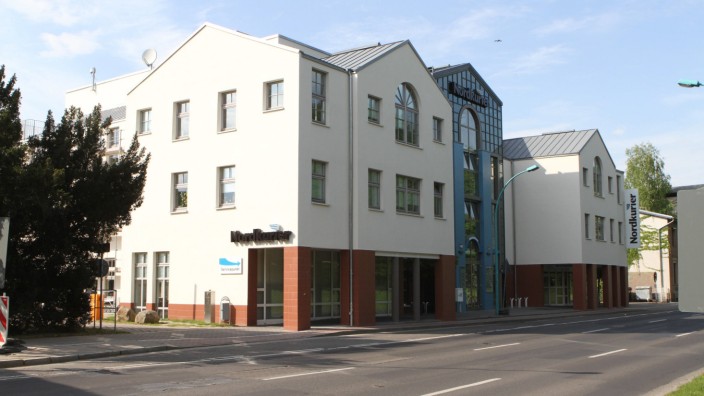 Lokaljournalismus: Dünner besiedelt ist keine andere Region in Deutschland: Das Redaktionsgebäude des Nordkuriers in Neubrandenburg, im Osten Mecklenburg-Vorpommerns.