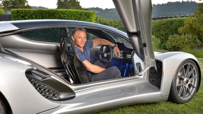 Kevin Czinger vom Start-up Divergent Microfactories im Sportwagen "Blade"
