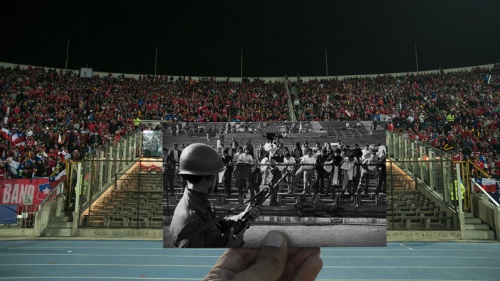 Finalstadion der Copa América: Fotodokument aus einer düsteren Vergangenheit - vor der Tribüne im historisch belasteten Stadion von Santiago.