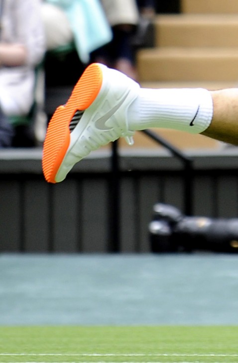 Federer to switch shoes with orange sole