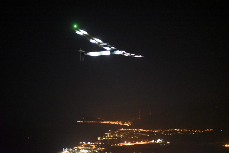 Solar Impulse 2 nears Hawaii after record-breaking journey