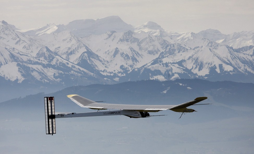 Solarflugzeug 'Solar Impulse' zu Jungfernflug gestartet