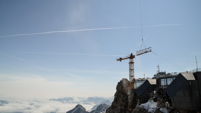 Neue Seilbahn für die Zugspitze: Das Komplizierte an den Arbeiten an der neuen Zugspitzseilbahn ist nicht die Höhe, sondern die exponierte Lage des Felsgrats.