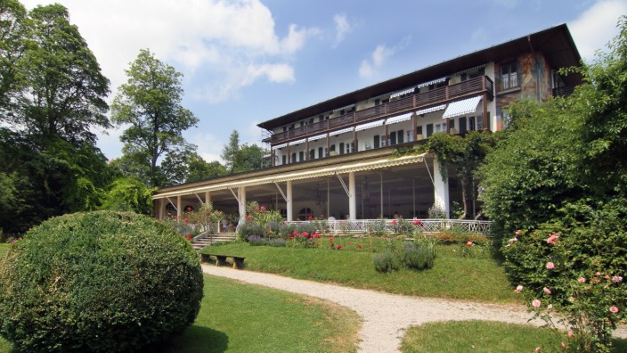 Gastronomie: Das "Hotel Kaiserin Elisabeth" in Feldafing ist eines der prachtvollsten Gasthäuser am Starnberger See mit reicher Geschichte. Das Haus wird nun vier Jahre lang geschlossen sein.