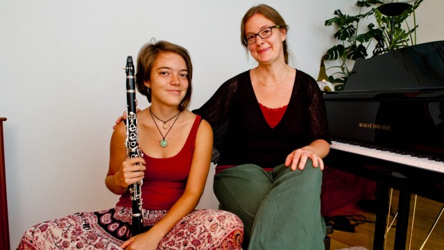 Grafing: Intensive Beziehung: Mutter und Tochter, Constanze und Anna Schackow aus Grafing, geben zusammen ein Klezmer-Konzert.
