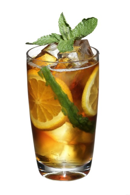 Trendgetränk: Ein Teil Pimm's No. 1, zwei bis drei Teile Zitronenlimonade oder Ginger Ale - so entsteht der Sommerdrink, der in Bars immer beliebter wird.