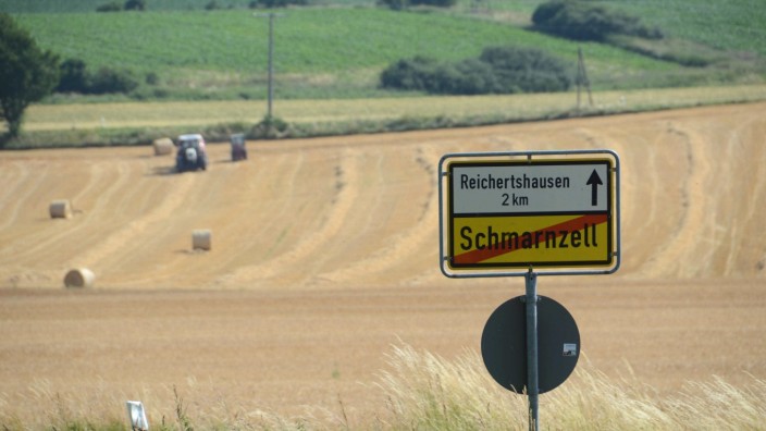 Flüchtlinge in Schmarnzell: Ortsrand ist ein großes Wort für ein 15-Häuser-Dorf. Fremd ist hier schon jemand aus dem fünf Kilometer entfernten Altomünster.