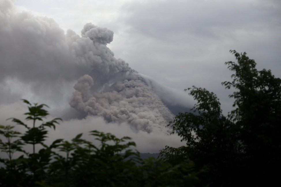 COLIMA VOLCANO REGISTERS AN EXPLOTION