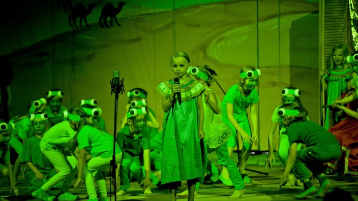 Vaterstetten: Froschalarm bei "Moses in Ägypten", dem diesjährigen Musical der Musikschule Vaterstetten im Bürgerhaus Neukeferloh.
