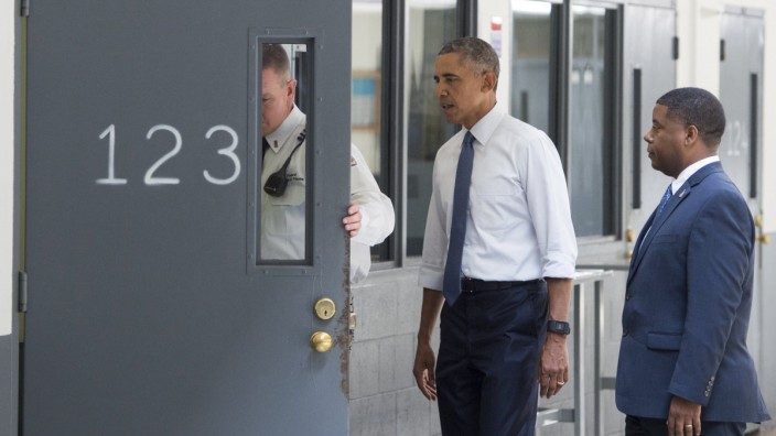 US-Strafrechtssystem: "Wir müssen überlegen, ob das der klügste Weg ist": US-Präsident Barack Obama im Gefängnis von El Reno