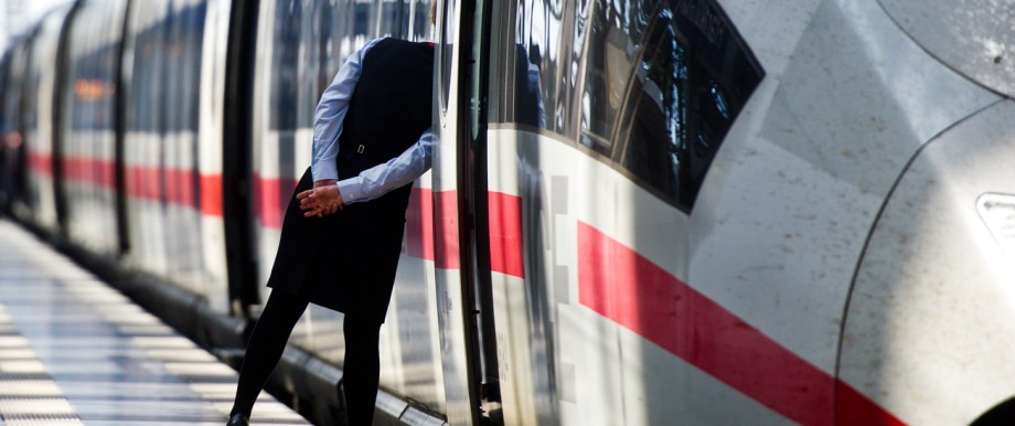 Halbjahresbilanz: Bahnchef Grube führt das schwache Ergebnis unter anderem auf die Lokführer-Streiks zurück