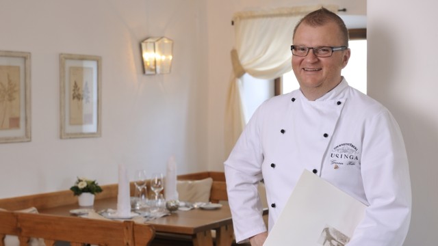 Restaurants im Gut Ising: Linke und sein Kollege Gunnar Huhn (im Bild) kochen auf Gut Ising künstlerische Kreationen.