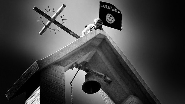 Islamischer Staat: Ein IS-Kämpfer auf dem Glockenturm einer Kirche in Mossul. Die Terrormiliz kontrolliert die zweitgrößte Stadt im Irak seit mehr als einem Jahr.